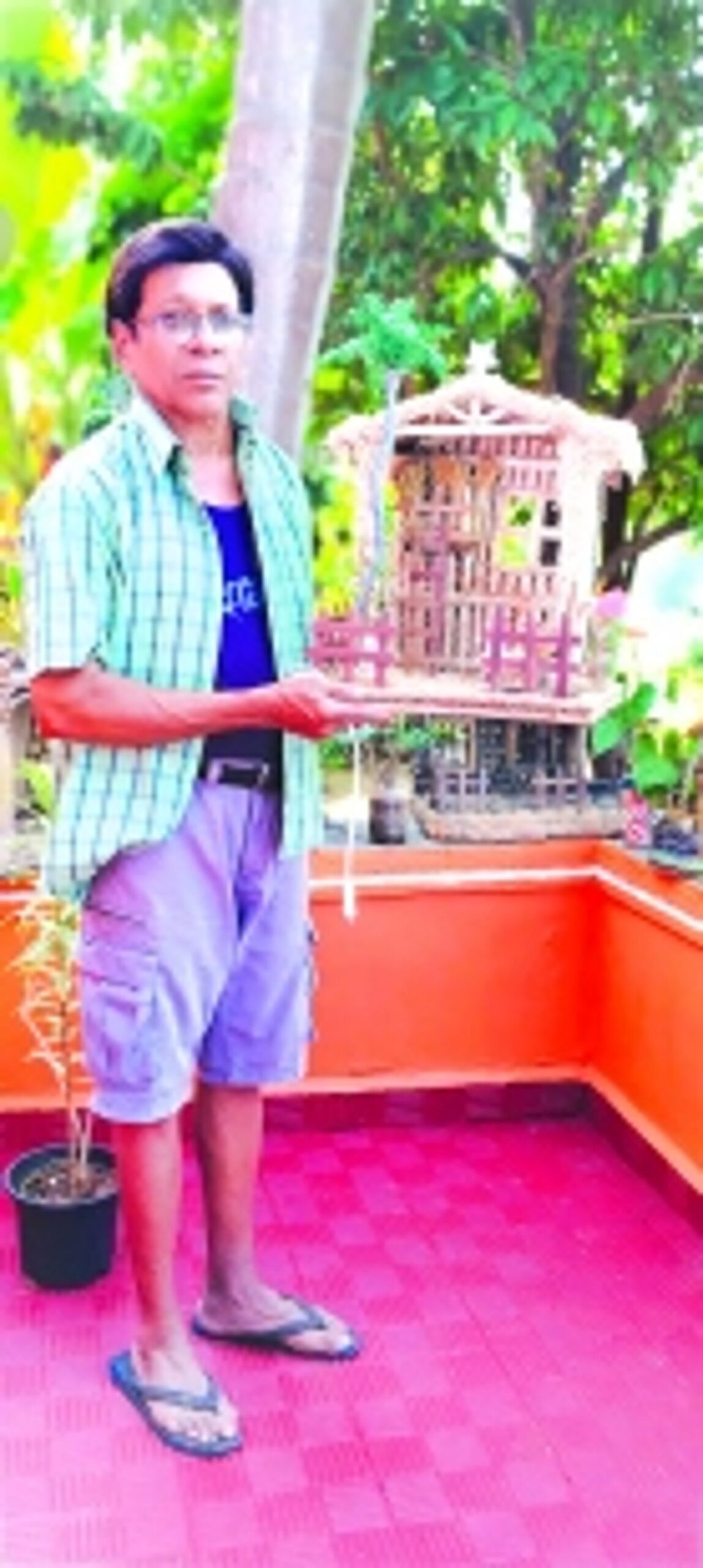 Goan artisan Jacinto Sequeira turns driftwood into magical Christmas cribs