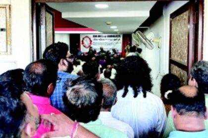 Goan artistes ask Art & Culture Min to resign, in his presence