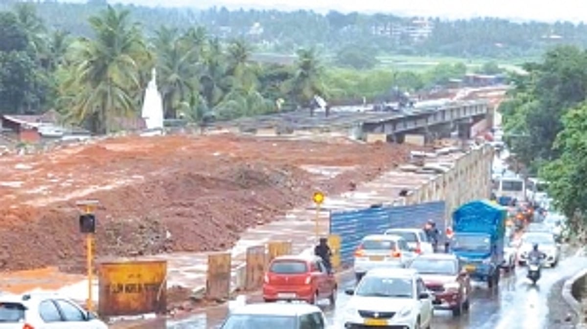 Goan commuters are getting traffic throttled at Chimbel