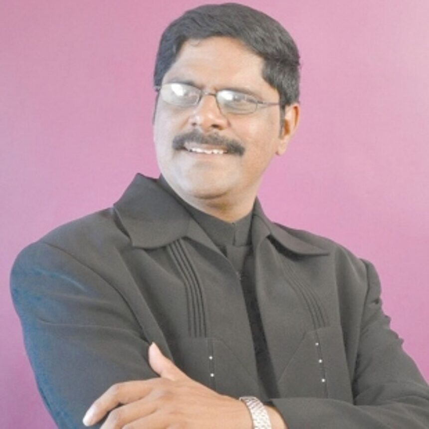 Goan singer creates history with 100 albums