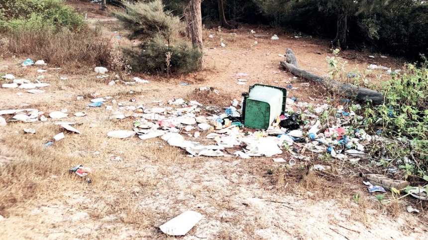 Goa’s Betalbatim Beach Struggles with Mounting Garbage Crisis and Neglected Clean-up 1 Goa’s Betalbatim Beach Struggles with Mounting Garbage Crisis and Neglected Clean-up