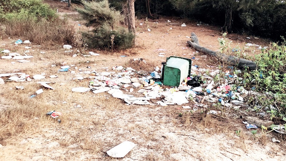 Goa’s Betalbatim Beach Struggles with Mounting Garbage Crisis and Neglected Clean-up
