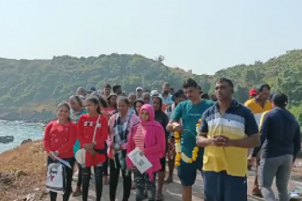 Goenchea Ramponkarancho Ekvott holds a Litany and performs a Puja at Bat island