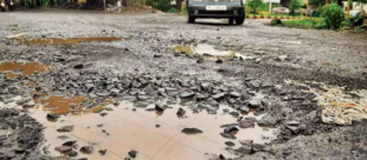 Goencho Avaaz Party demands PWD’s explanation on sorry state of Goa roads