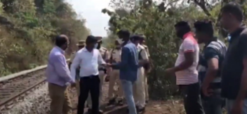 Goencho Ekvott, locals make double tracking personnel abort work