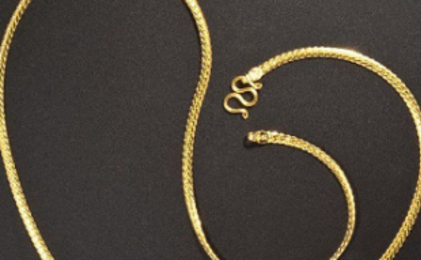 Gold chain robbed from Vasco shop