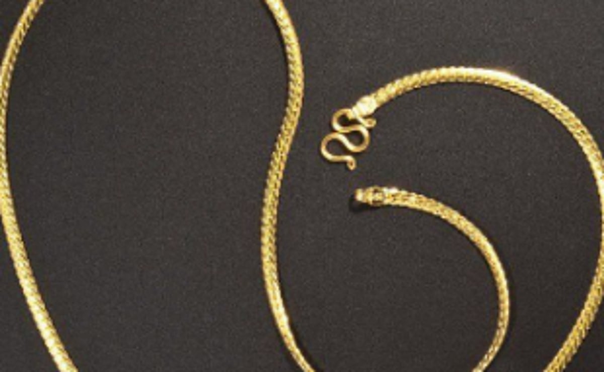 Gold chain robbed  from Vasco shop