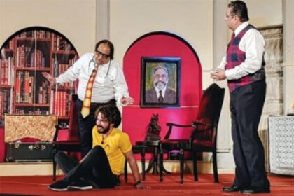 Goodness gracious! He's back on a stage in Goa