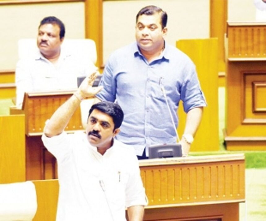 Government accused of furnishing incomplete answers