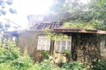 Government quarters across Cuncolim are in the ruins