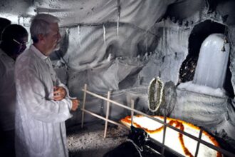 Governor Bharat Vir Wanchoo looks at the Shivlinga carved out from ice