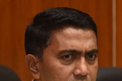 Governor, CM spar over media