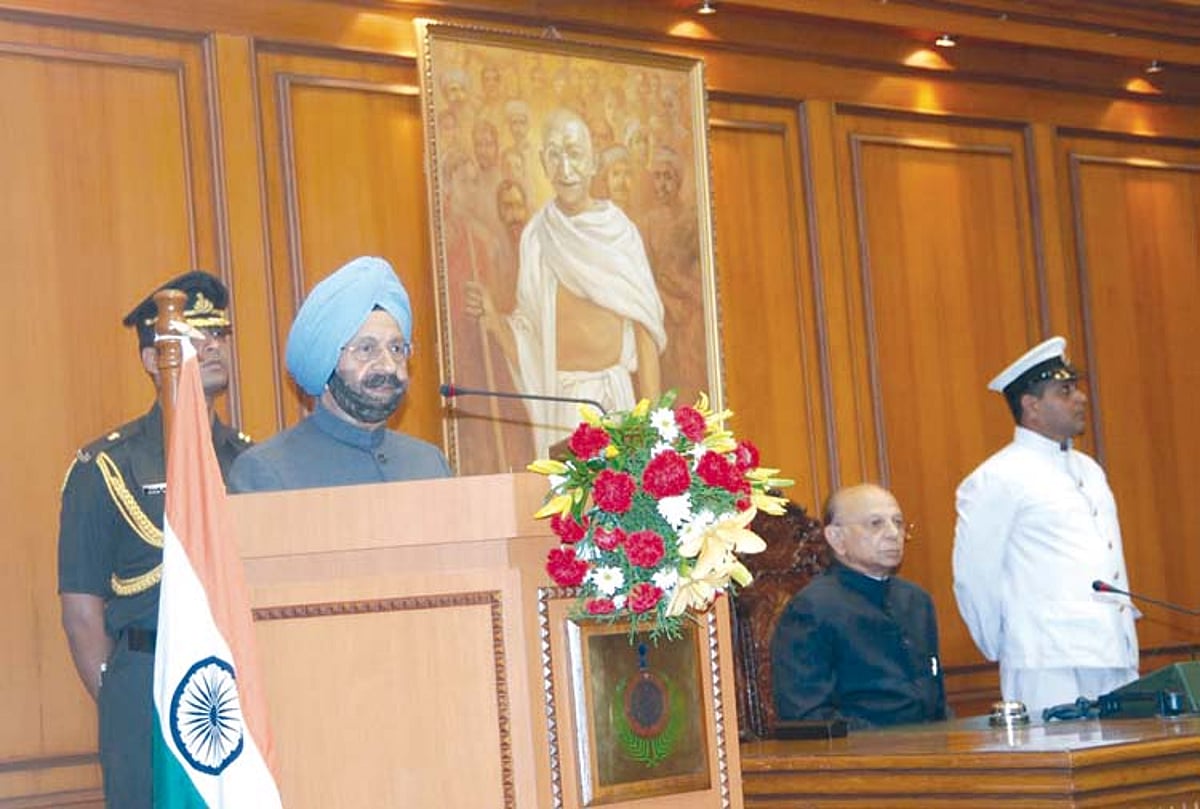 Governor  Dr  S S Sidhu addressing the assembly  on the first day of the five-day session which began on Monday.