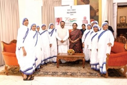 Governor interacts with inmates of Missionaries of Charity