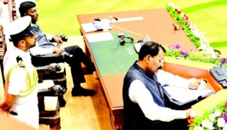 Governor showers praises on police, says law and order situation under control