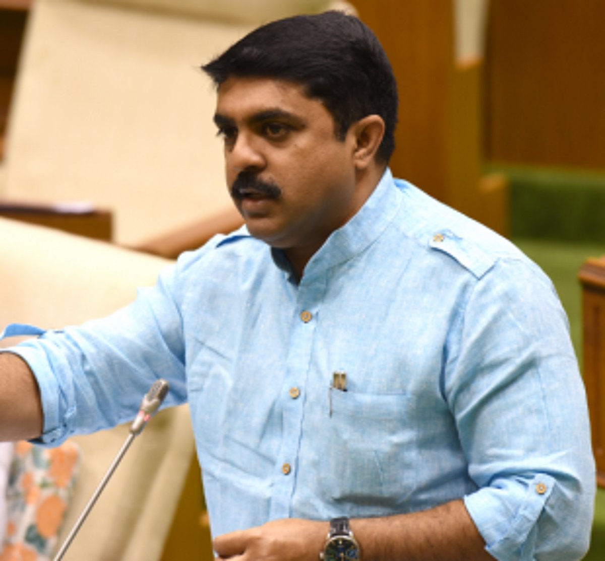 Govt adamant on double tracking, says Vijai
