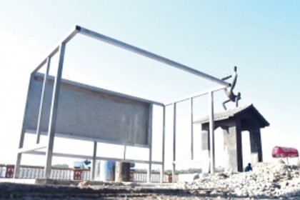 Govt finally begins reinstalling bus sheds in Panjim