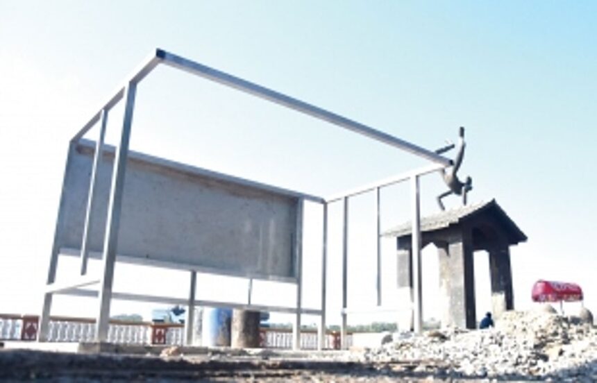 Govt finally begins reinstalling bus sheds in Panjim