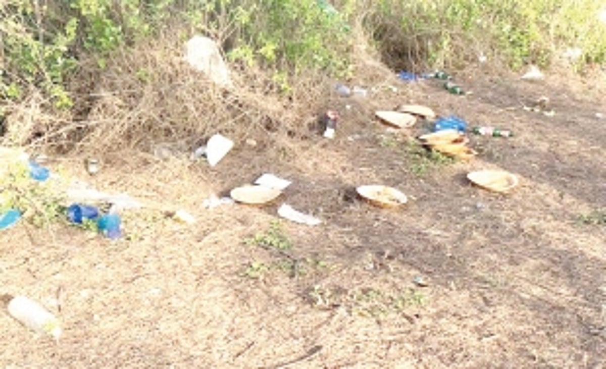Govt must act tough against those littering beaches