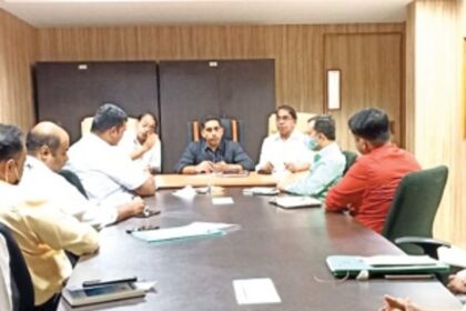 Govt officials directed to expedite tenancy and mundkarial cases