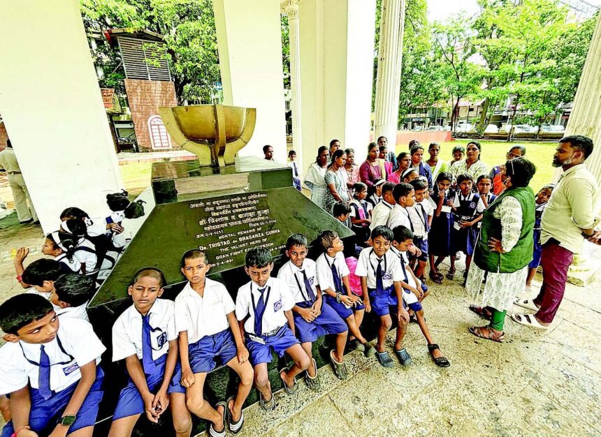 Govt reinstates govt primary school headmistress after parents, students protest at Azad Maidan 1 Govt reinstates govt primary school headmistress
after parents, students protest at Azad Maidan