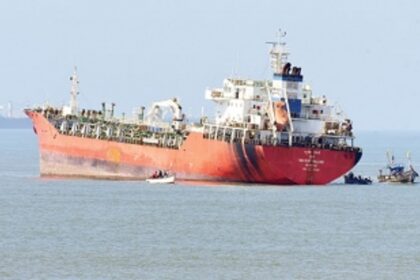 Govt should inquire into naphtha  ship's entry