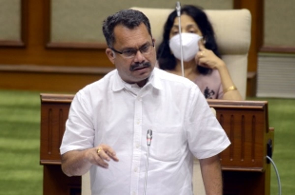 Govt to examine reducing  stamp duty of conveyance  deed: Law Minister