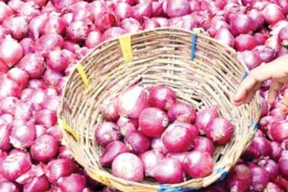 Govt to sell onions at Rs 32 per kg to ration card holders