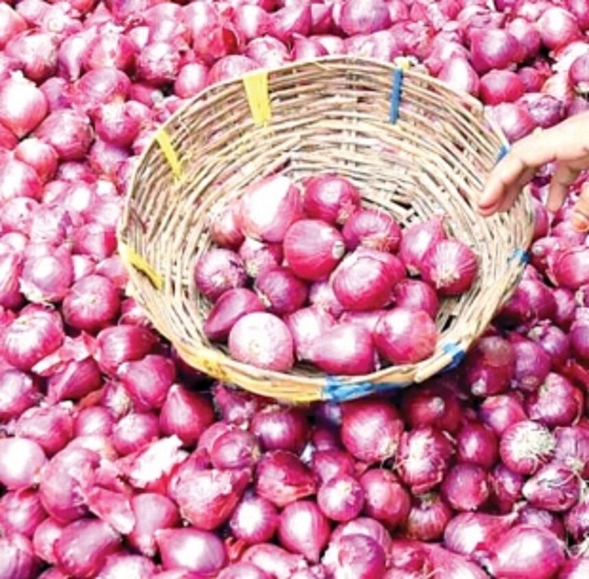 Govt to sell onions at Rs 32 per kg to ration card holders 1 Govt to sell onions at Rs 32 per kg to ration card holders