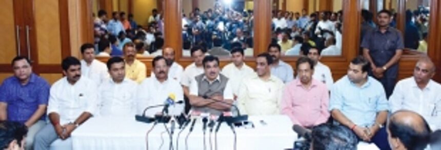Govt totally with the mining dependents: Gadkari 1 Govt totally with the mining dependents: Gadkari