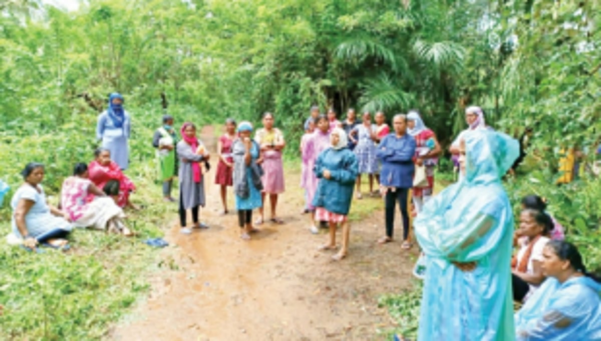 Govt trying to silence us with  intimidatory tactics: Farmers