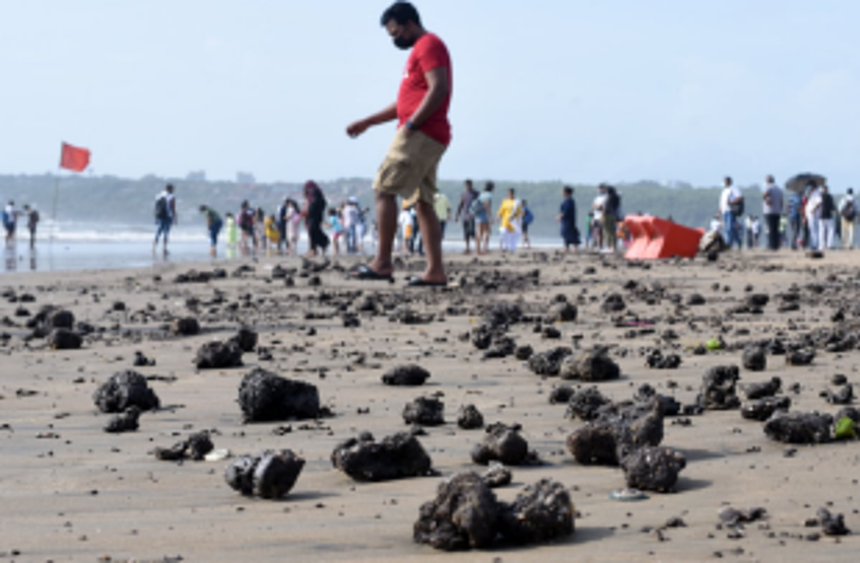 Govt urged to get rid of tarballs on beaches 1 Govt urged to get rid of tarballs on beaches