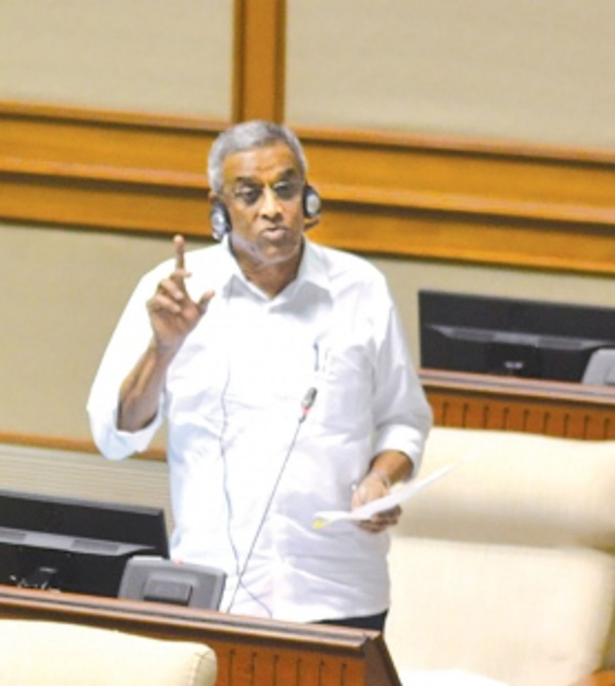 Govt will fill up vacant posts of line helpers in power dept: Dhavalikar