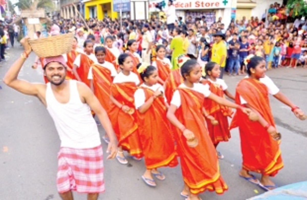 Greens highlight coal pollution at Vasco float parade