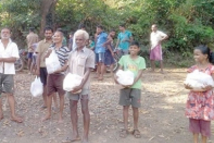 Grocery distributed at Valpoi  to migrant daily wage workers