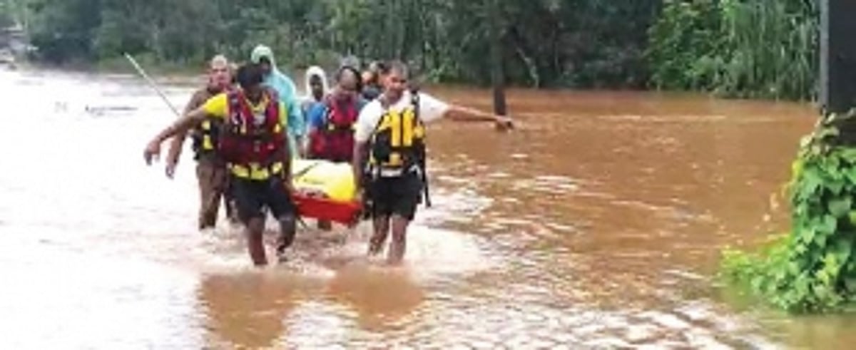 Gudi-Paroda plunged under water, roads unmotorable