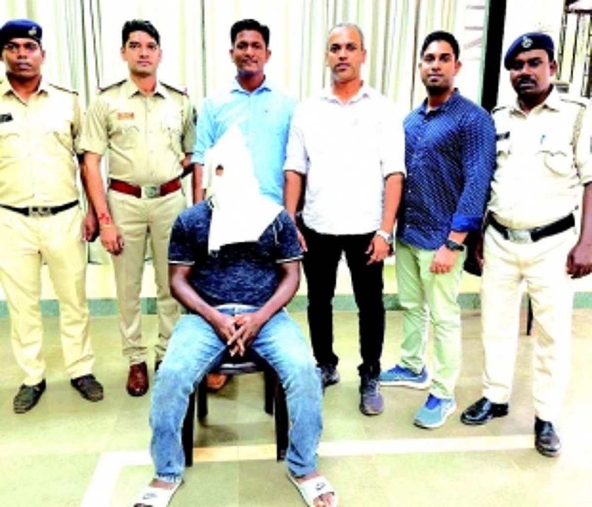 Guinea national held for possessing drugs worth Rs 2.1 lakh