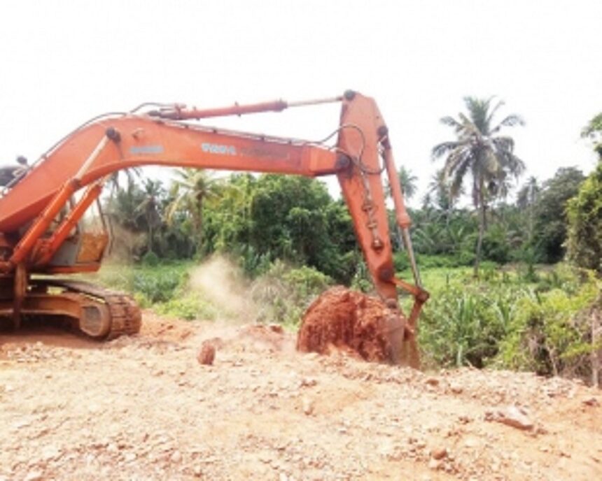 Guirdolim locals, MLA Clafasio confront Railways for blocking waterway