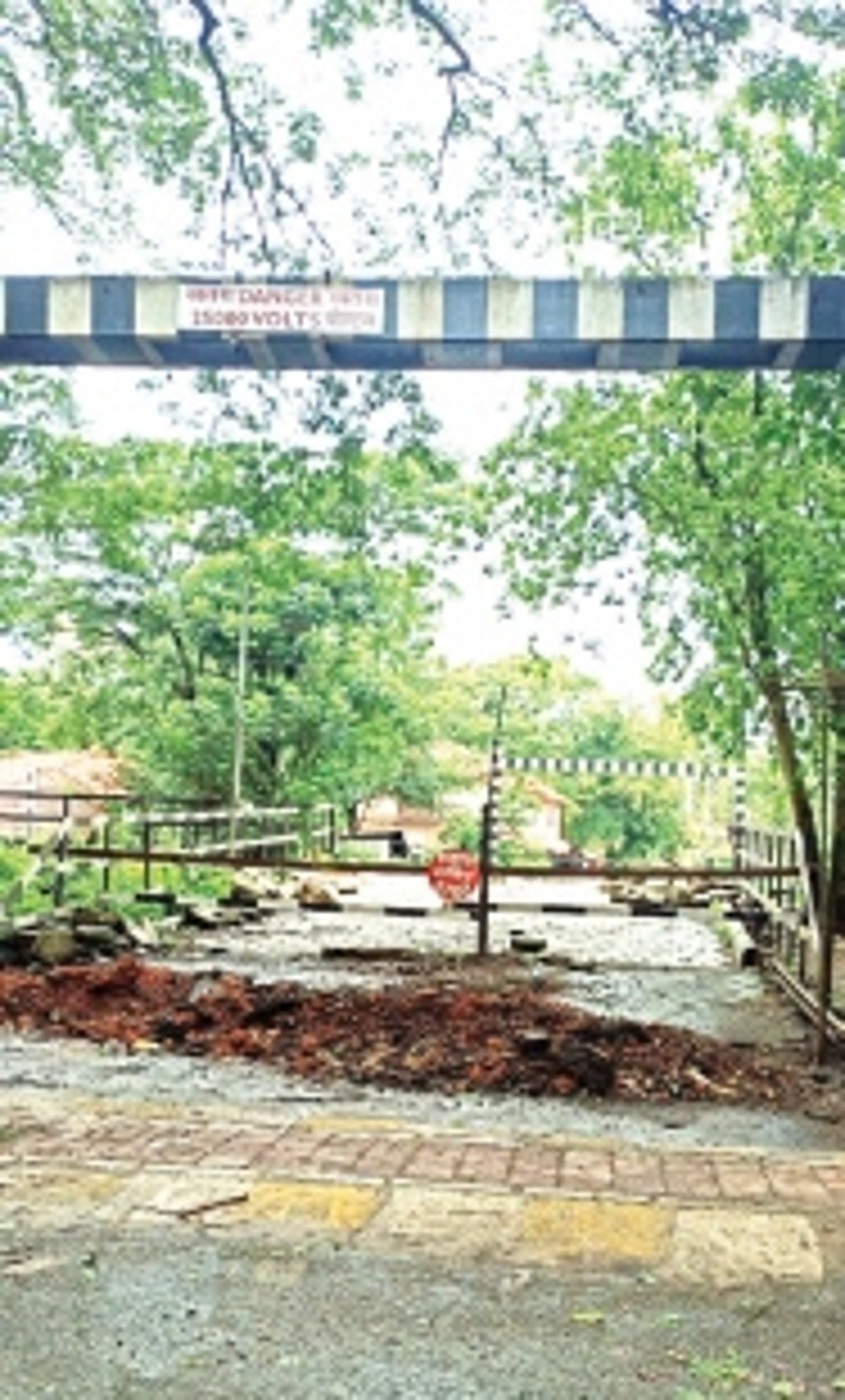 Guirdolim locals’ hopes get a boost as South Goa Collector  recommends that RVNL opens level crossing in ‘public interest’
