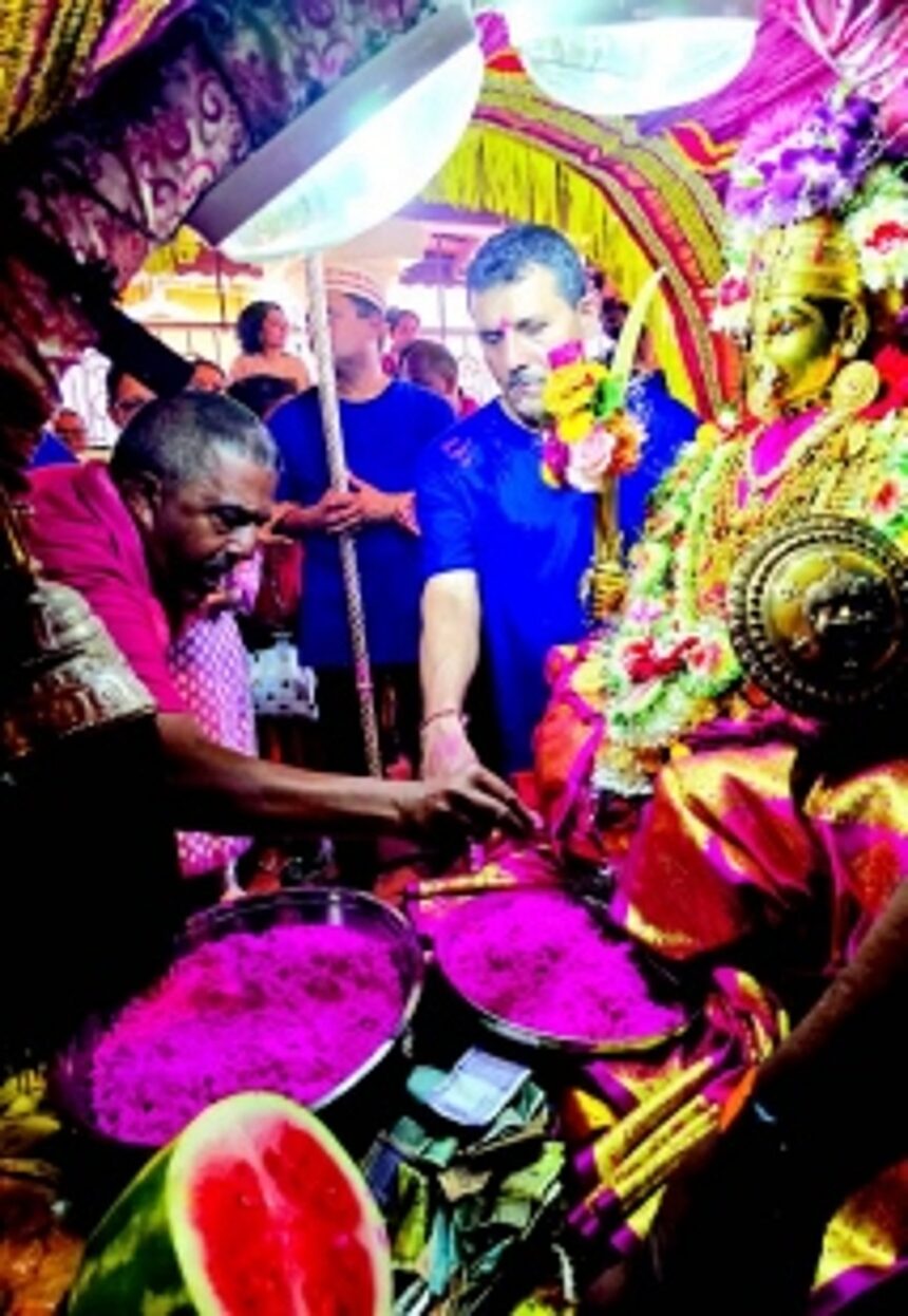 Gulalotsav draws thousands to Kamakshi temple in scenic Shiroda