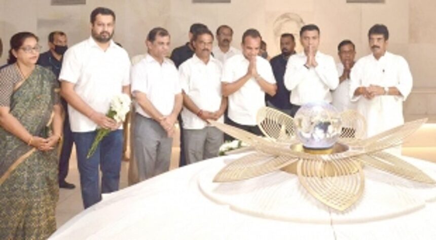 Guv, State and Central leaders pay homage  to ex-CM Parrikar on his death anniversary