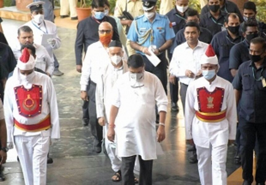 Guv congratulates Team Sawant on COVID management