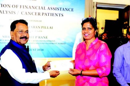 Guv distributes aid to 272 cancer
and dialysis patients