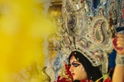 Guv greets on Durga Puja