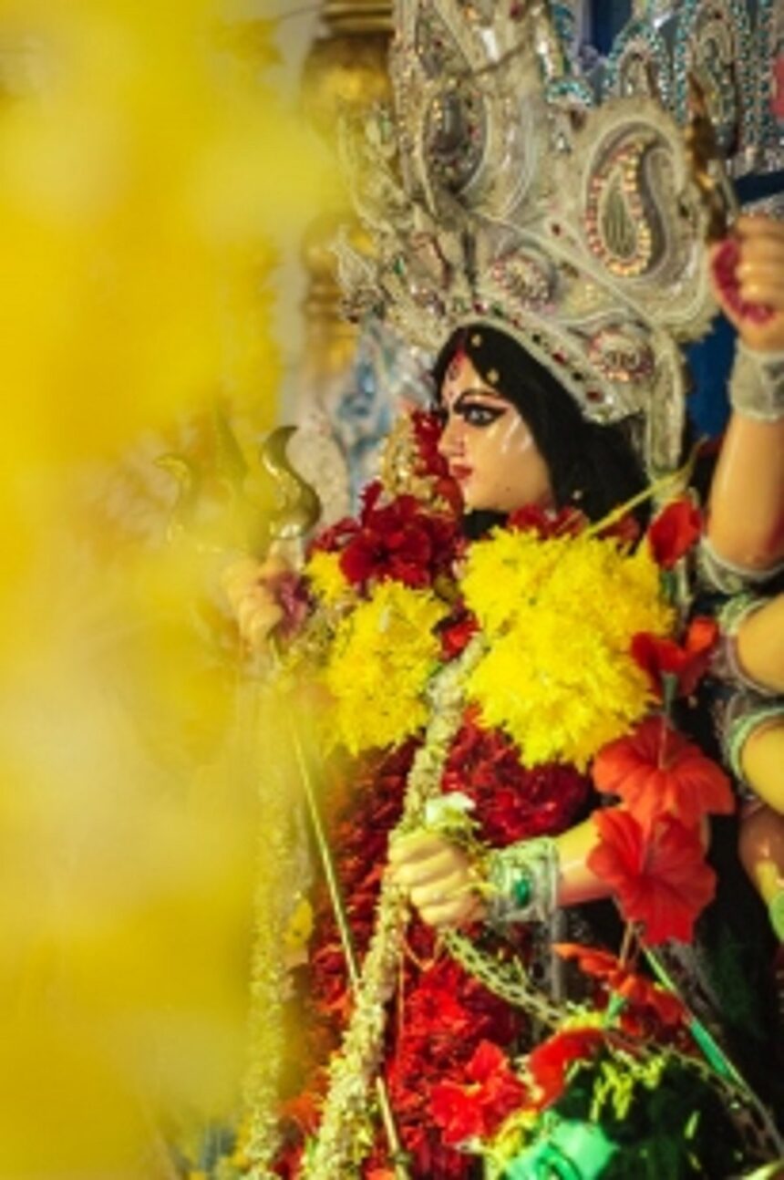 Guv greets on Durga Puja