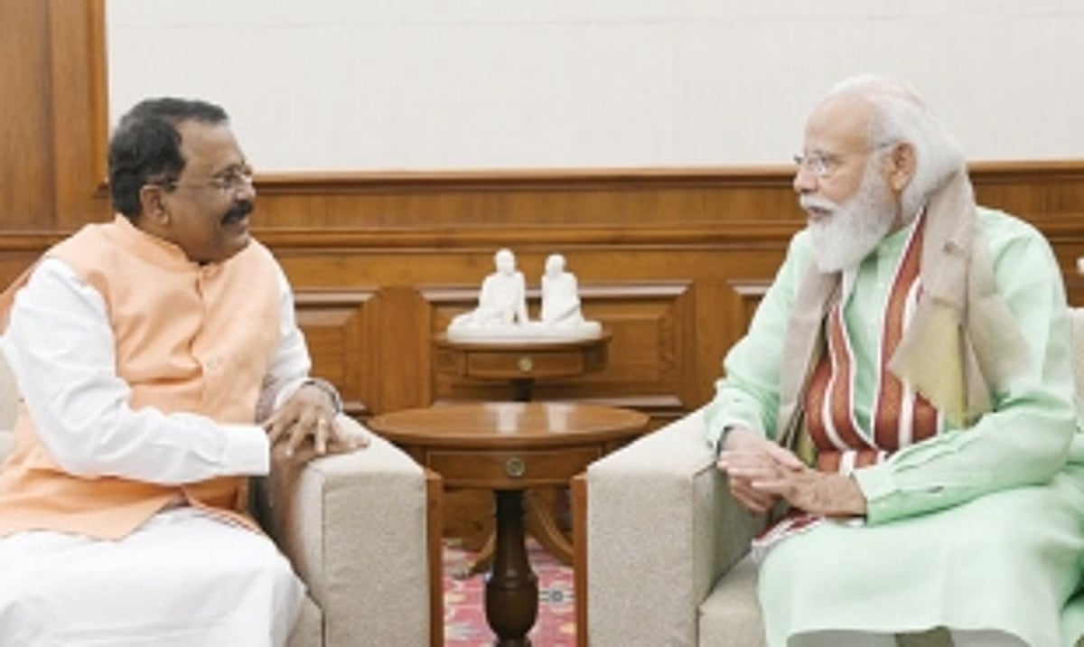 Guv presents his book ‘Straight Line’ to PM