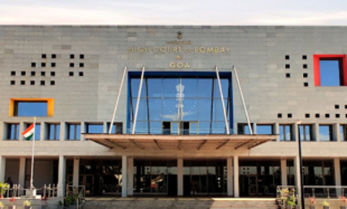 HC adjourns 12 rebel MLAs  disqualification plea to Jan 5