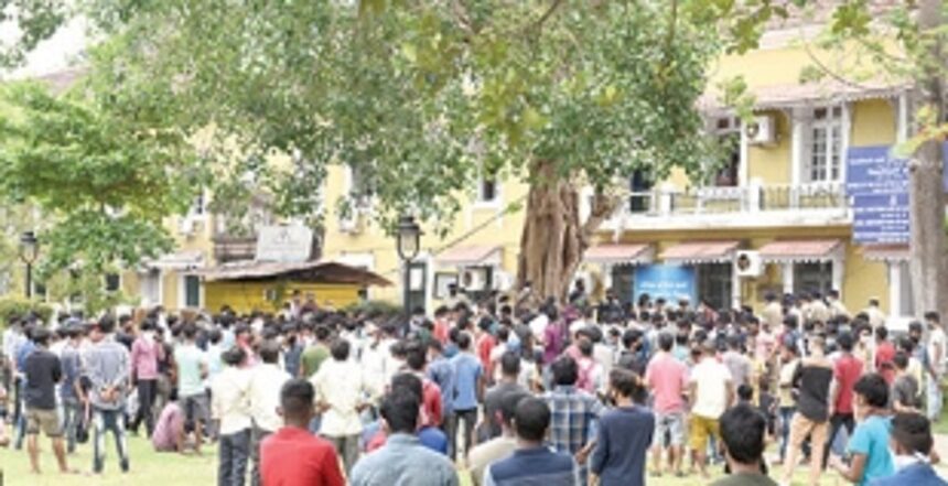 Had this been poll time, 1000s of buses would ferry migrants