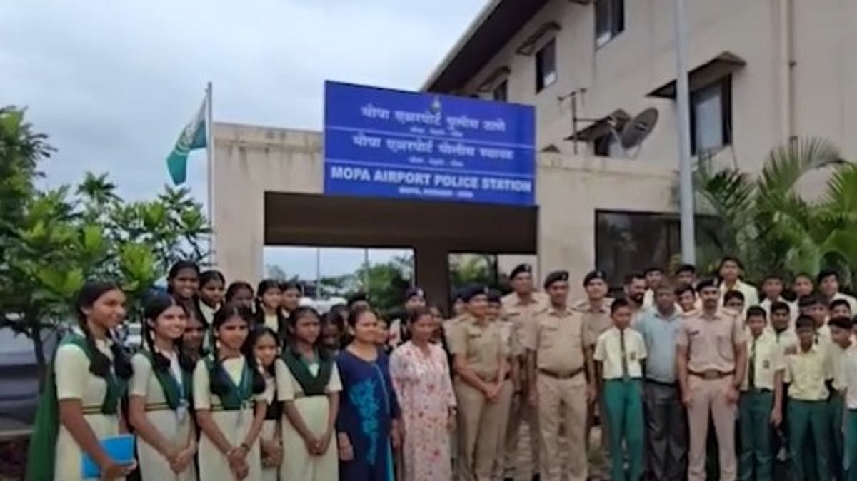 Halarna Panchkroshi High School Students Visit Mopa Airport Police Station for Legal Awareness Program