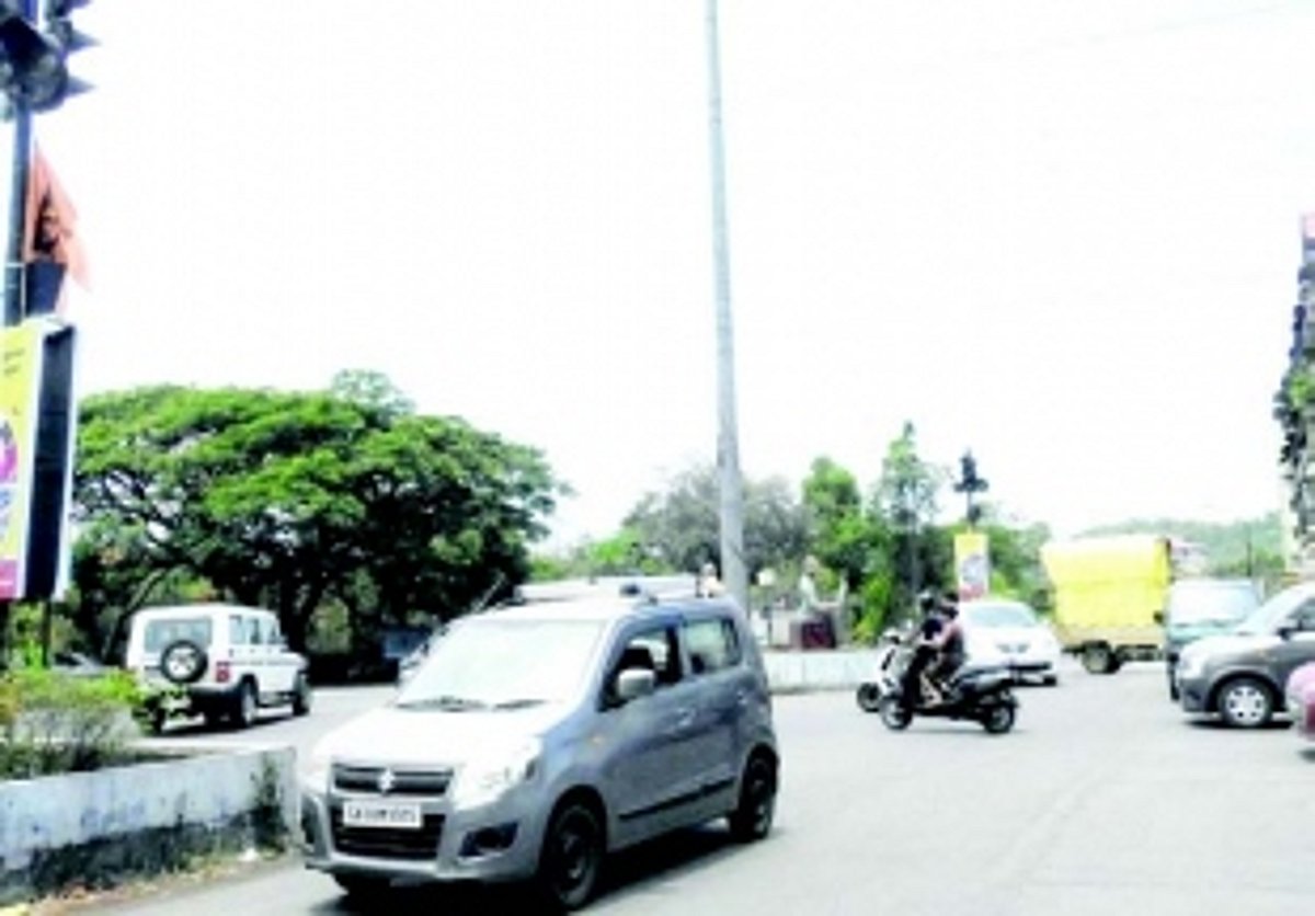 Haphazard parking a nuisance at Borda road in Margao